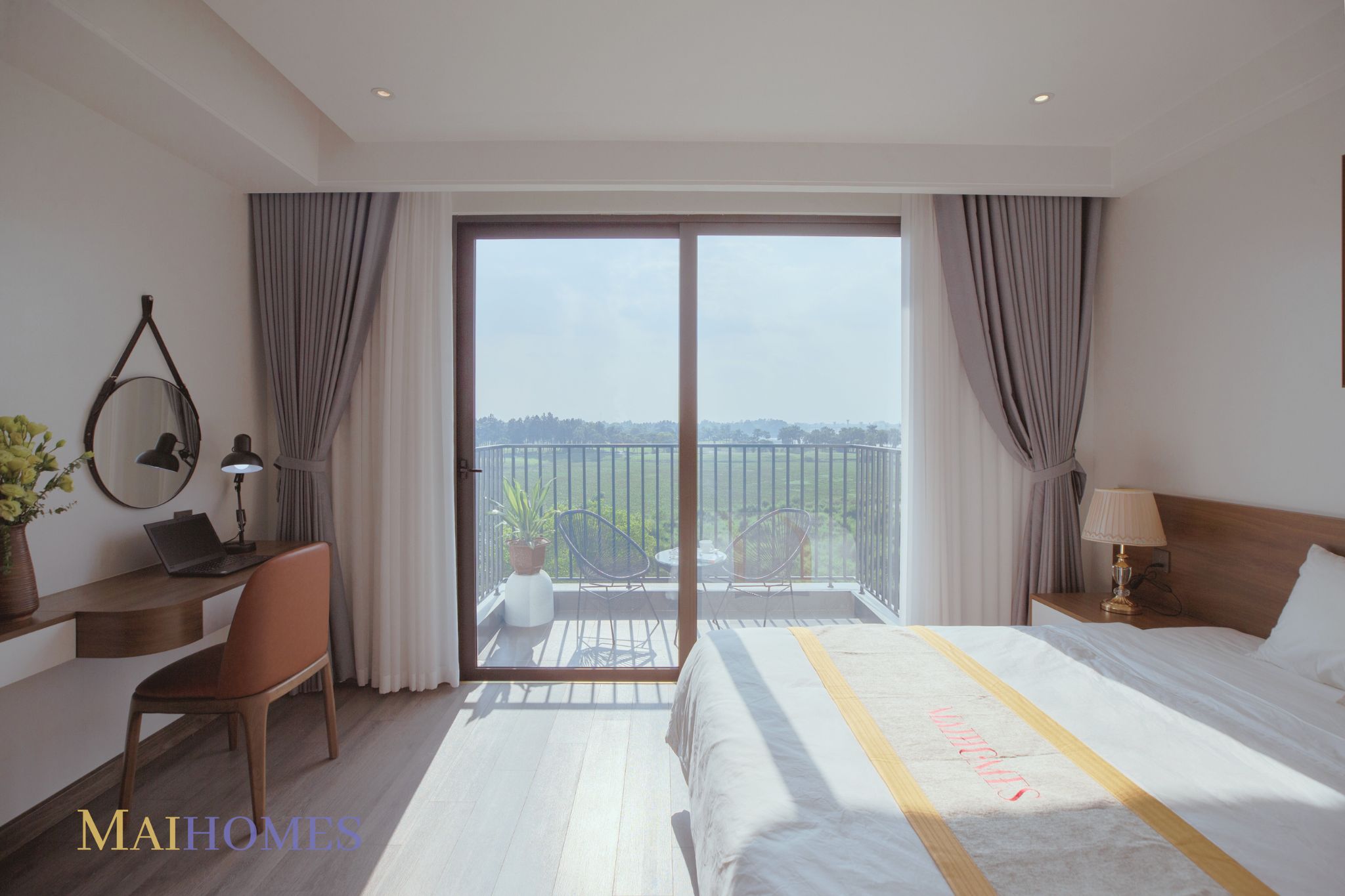 Phòng Studio Suite View Sân Golf khách sạn maihomes hotel